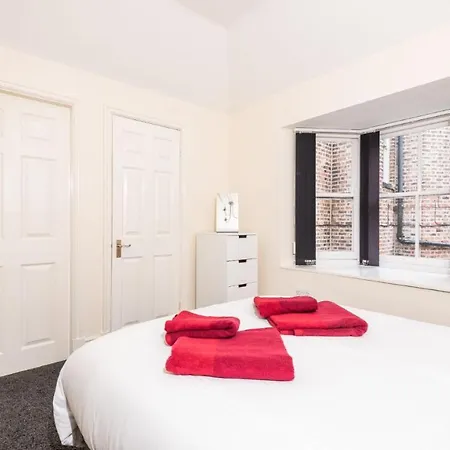 Open Plan City Living With 2 Ensuite Bedrooms * يورك