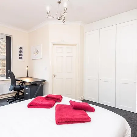 Open Plan City Living With 2 Ensuite Bedrooms بيت للعطل *
