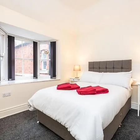 Open Plan City Living With 2 Ensuite Bedrooms